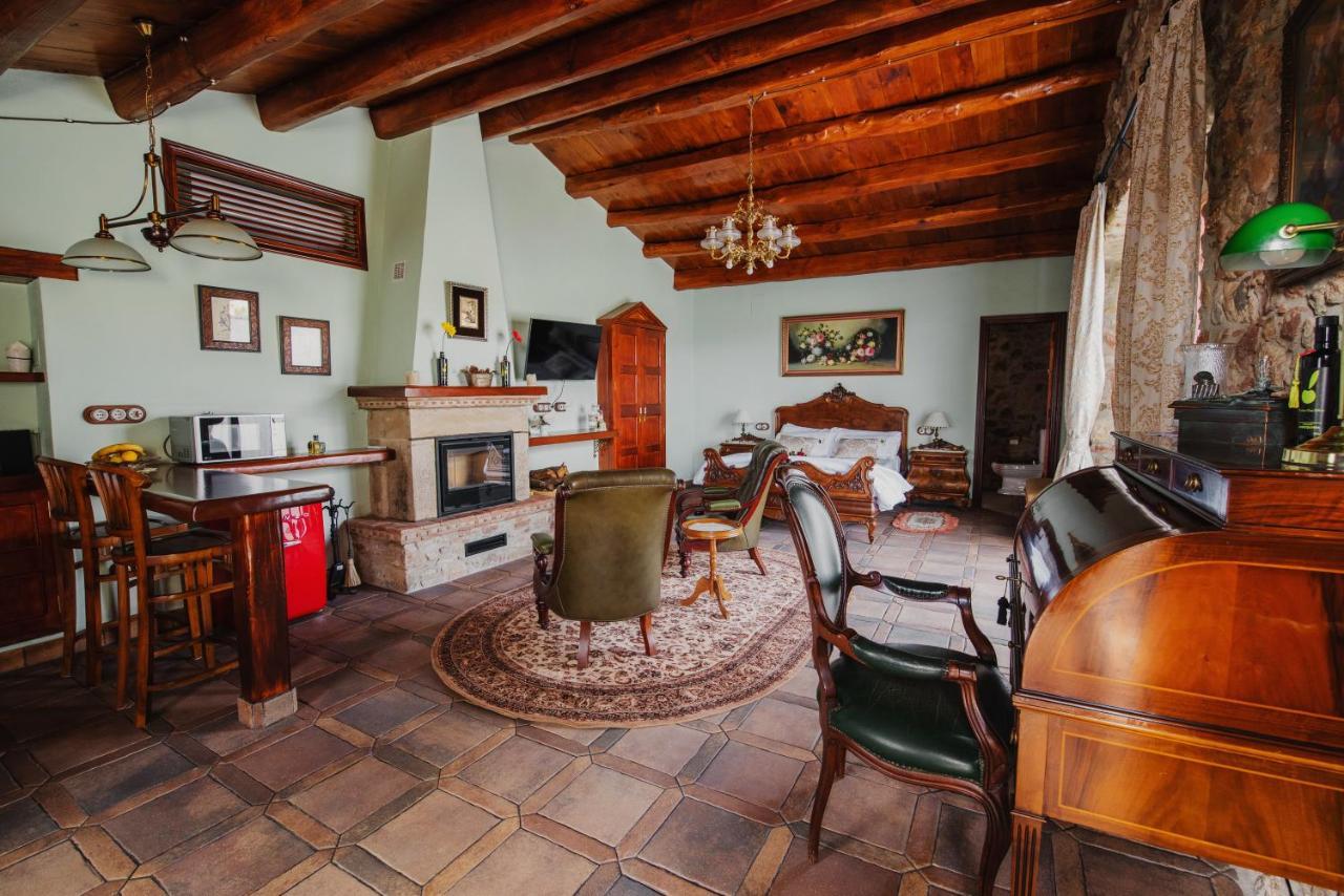 Masia Can Viver - Olive Oil Tourism B&B Бигес-и-Риельс Экстерьер фото