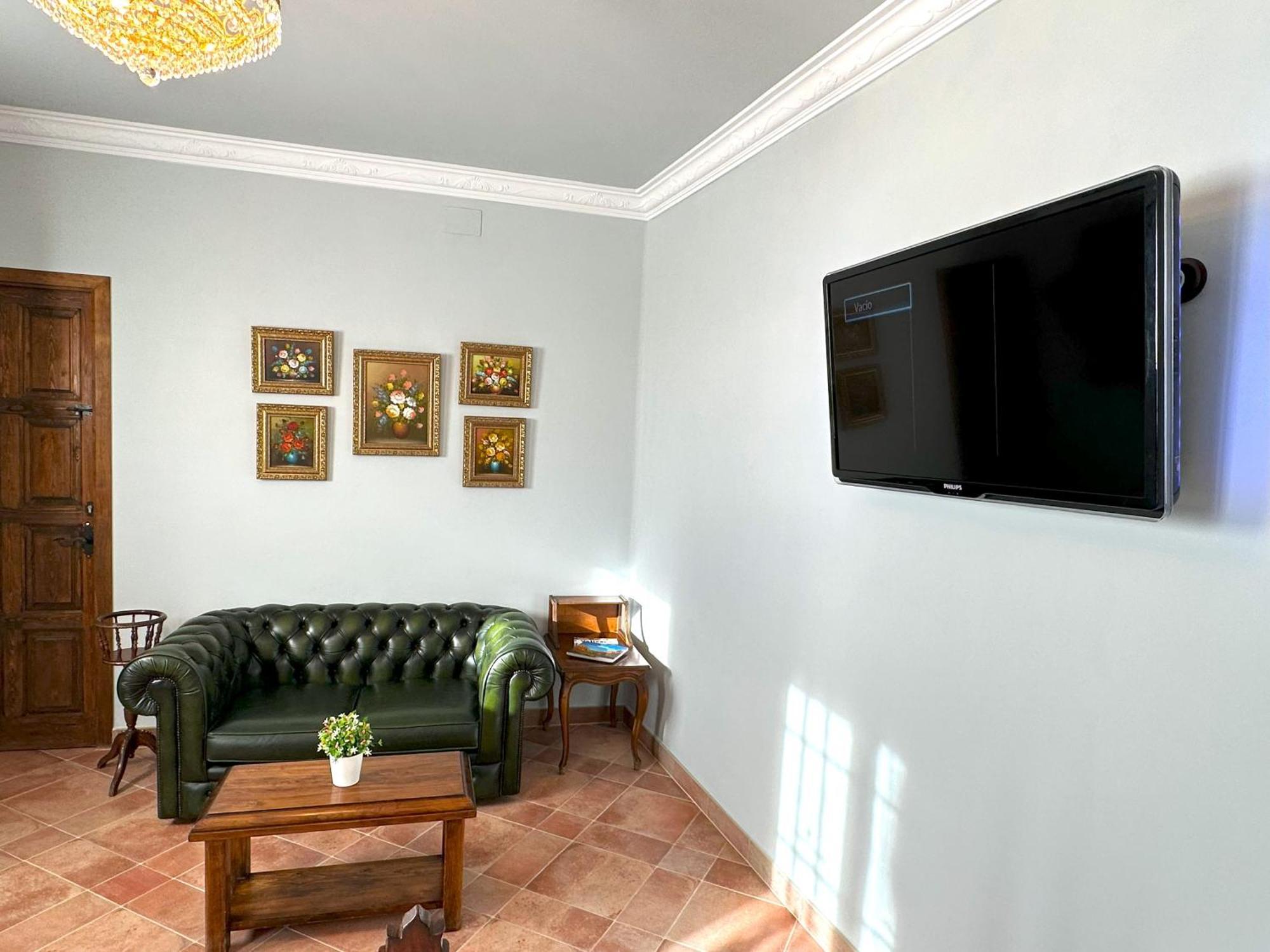 Masia Can Viver - Olive Oil Tourism B&B Бигес-и-Риельс Номер фото