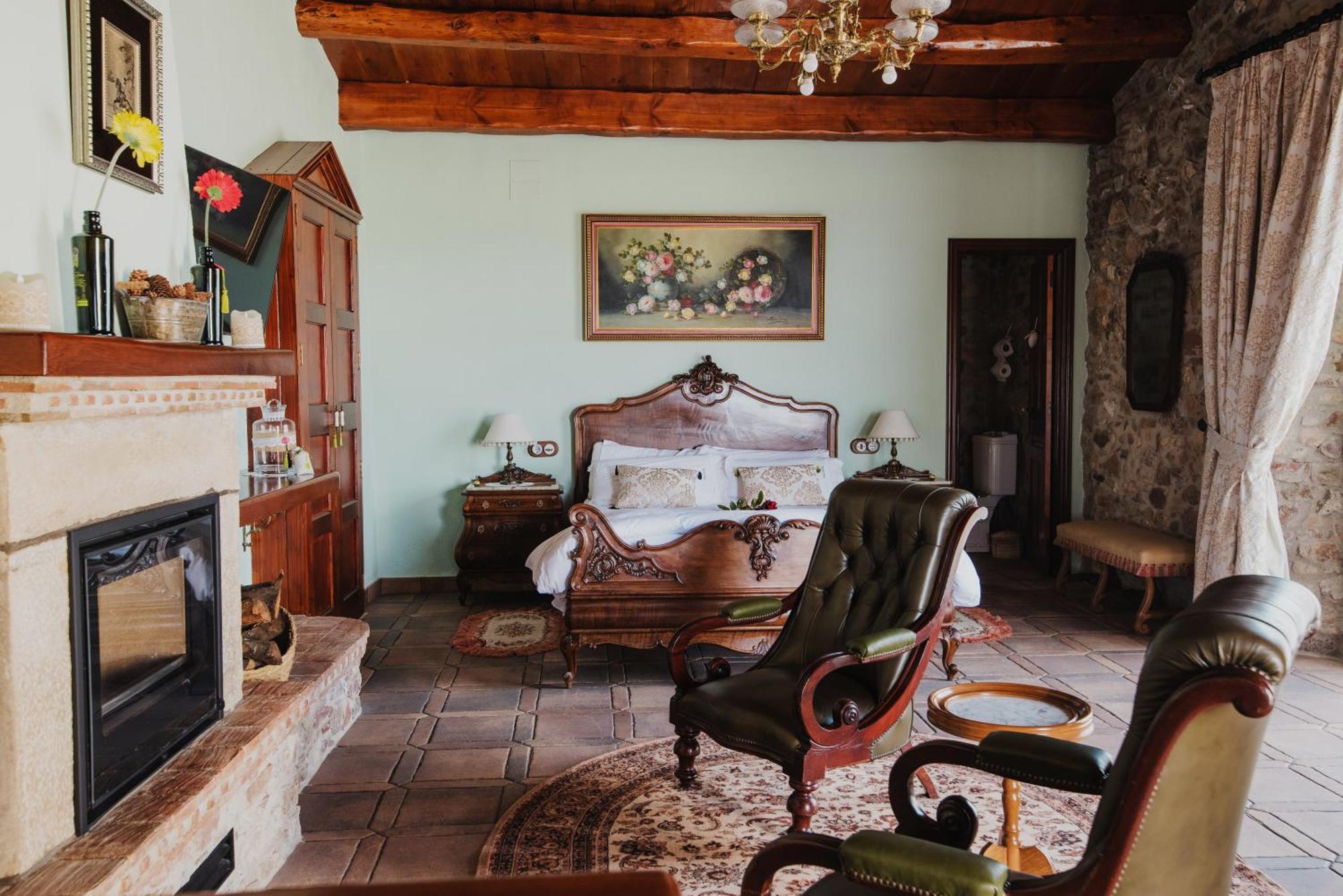 Masia Can Viver - Olive Oil Tourism B&B Бигес-и-Риельс Номер фото